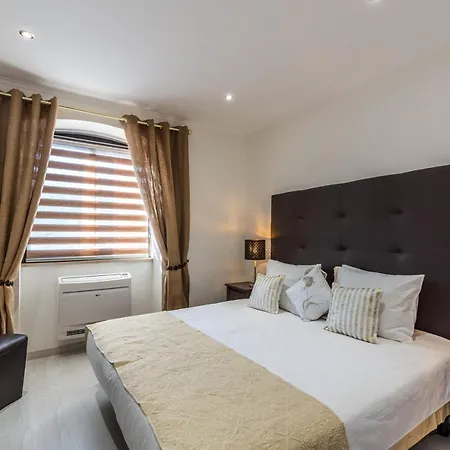 By The River 페하구도