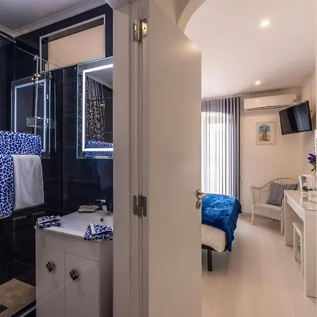 By The River 페하구도