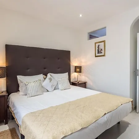 Bed & Breakfast By The River