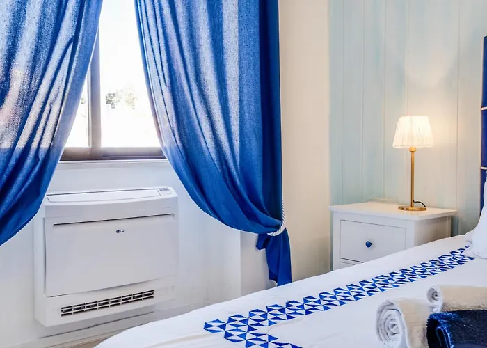 By The River Bed and breakfast 3*