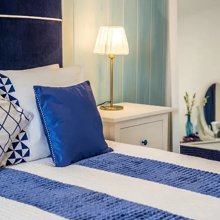 Bed & Breakfast By The River 3*